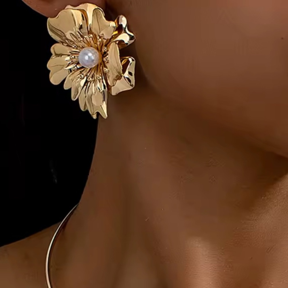 Zara Lux Unique Gold Floral Pearl Earrings